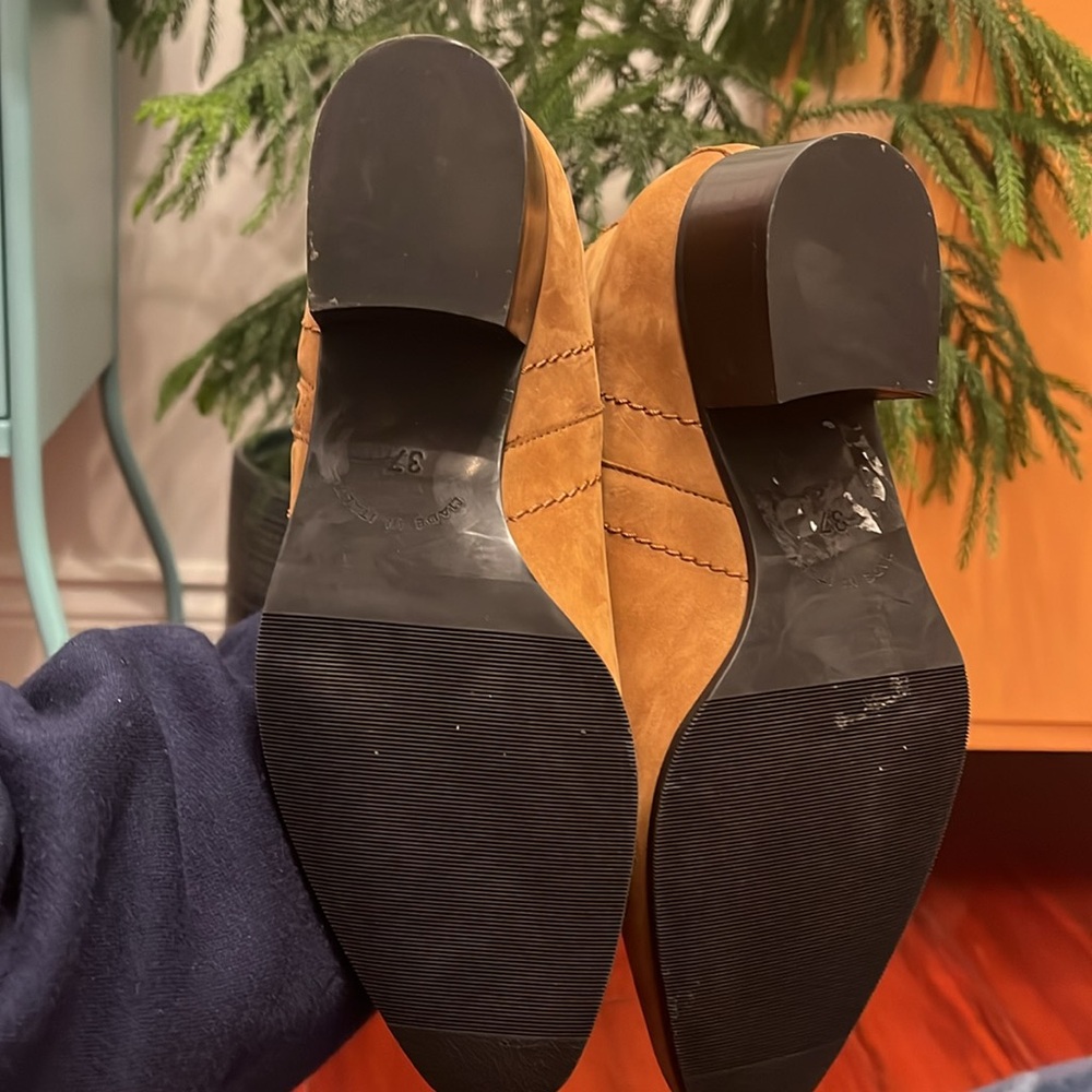 Tan suede booties - Picture 4 of 5